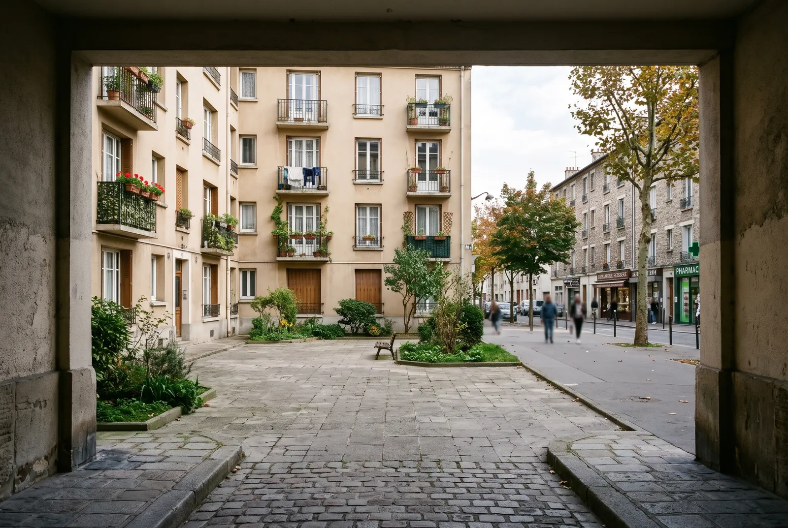 Cour intérieure d'un immeuble à Villejuif